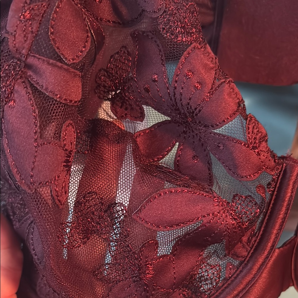 Elegant Lace Burgandy Purple Bra Victoria’s Secret - Picture 5 of 5
